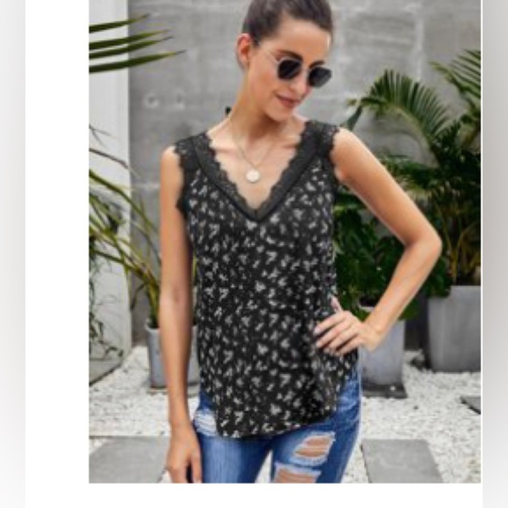 Floral lace detail tank top